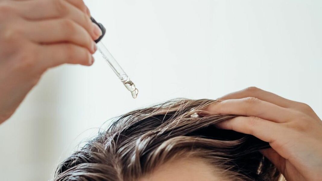 source:scarymommy - Caduta Capelli: Integratori e Olio di Rosmarino Funzionano?