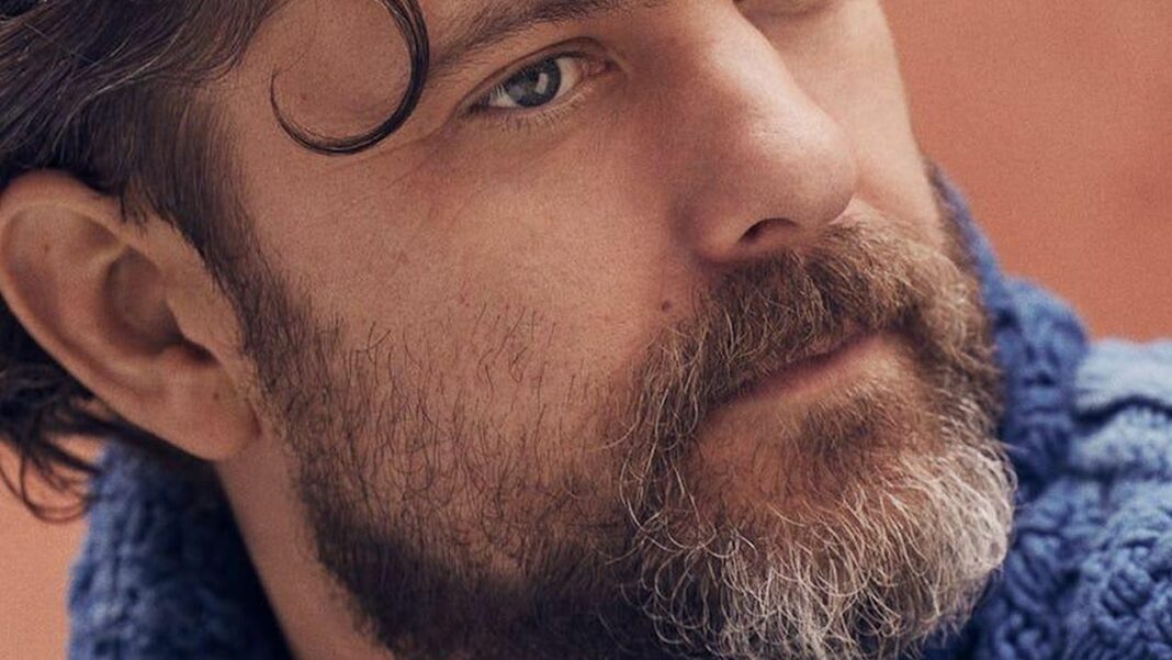 source:fatherly - Joshua Jackson: Paternità, Sfide e Nuovi Ruoli