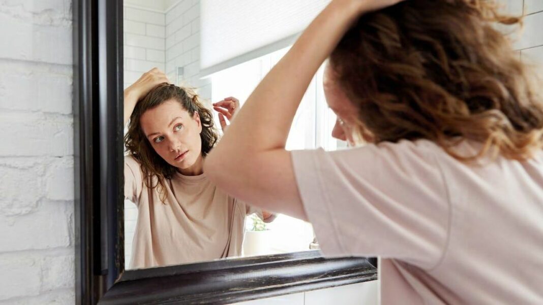 source:scarymommy - Perché le Donne Perdono i Capelli sulla Fronte?