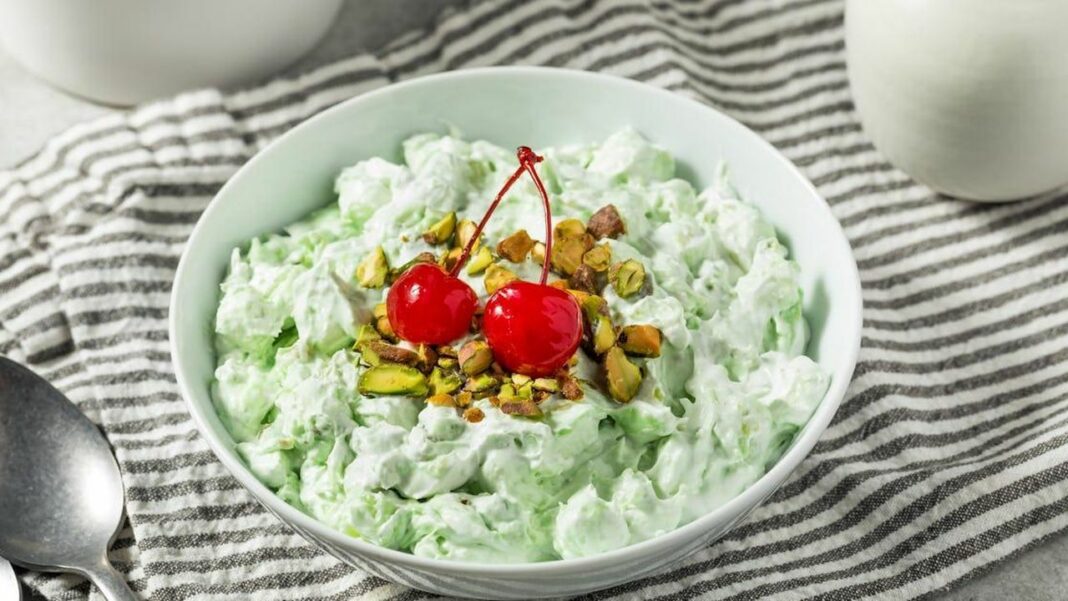 source:scarymommy - Scopri il Segreto del Delizioso Watergate Salad