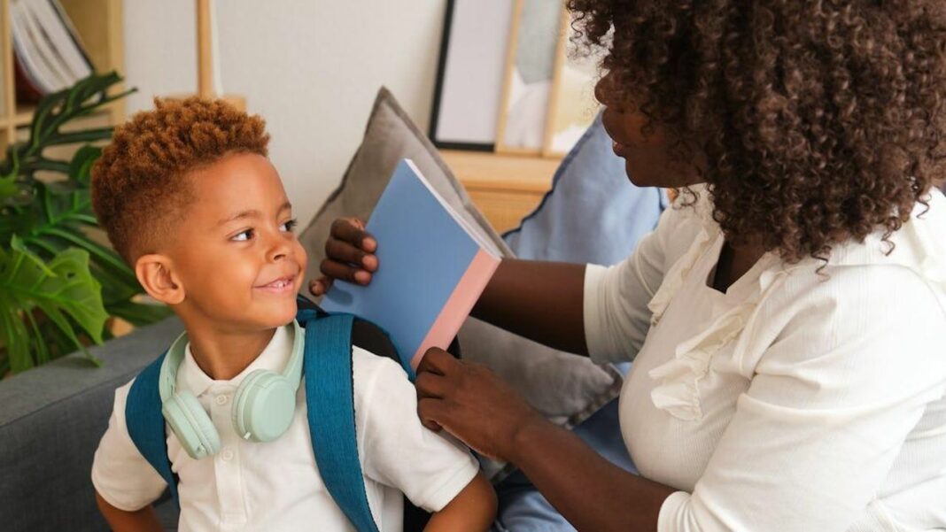 Come le disuguaglianze economiche influenzano il comportamento genitoriale Come insegnare ai bambini a crescere senza eccessi