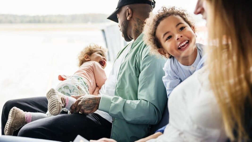 Consigli per Affrontare i Controlli di Sicurezza in Viaggio Viaggiare con Figli di Cognome Diverso: Ecco Cosa Sapere