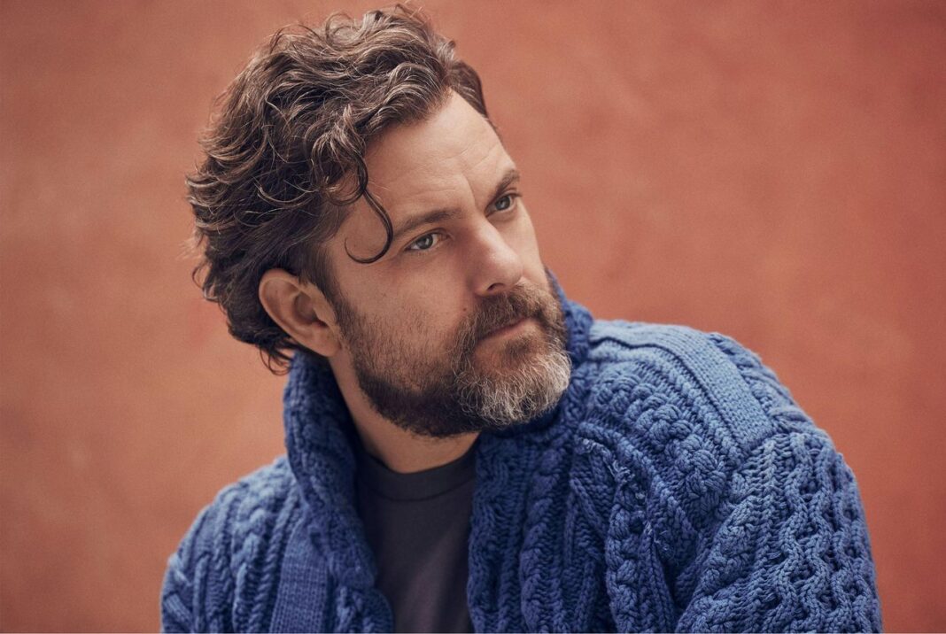 source:fatherly - Joshua Jackson parla della paternità e delle sfide quotidiane
