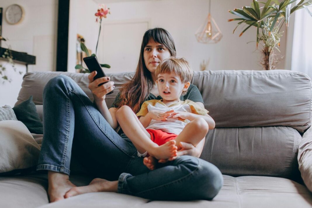 source:scarymommy - Perché alcuni bambini evitano di guardare film nuovi?