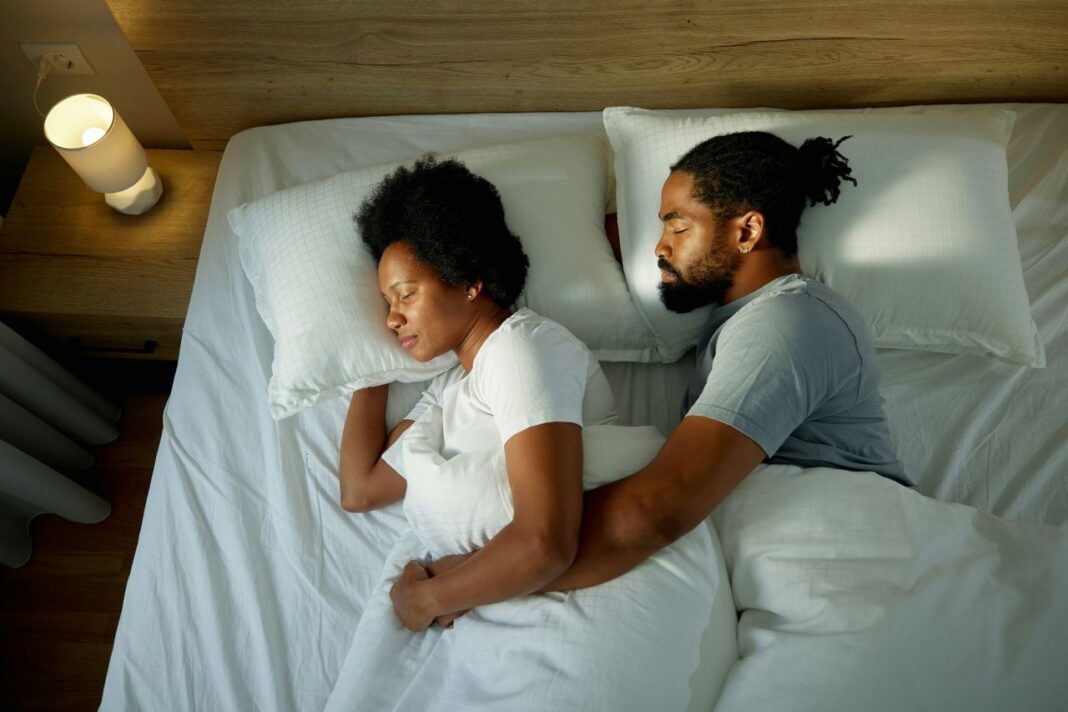 I pro e i contro del sonno separato La tendenza del sonno separato: è davvero una buona idea per le coppie?