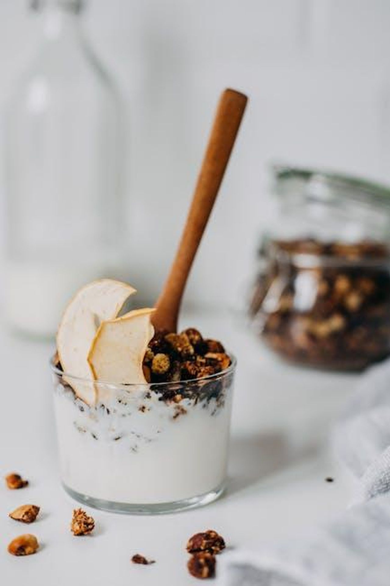 Source: Ecrin - pexels - Fresh granola yogurt parfait topped with apple slices, perfect for a nutritious breakfast.