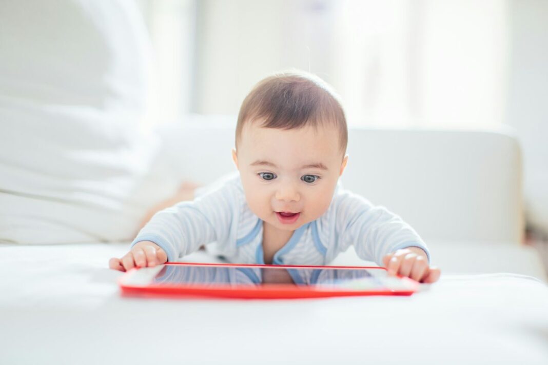 Suggerimenti per un uso sano della tecnologia L'uso dello schermo nei bambini: tendenze post-pandemia
