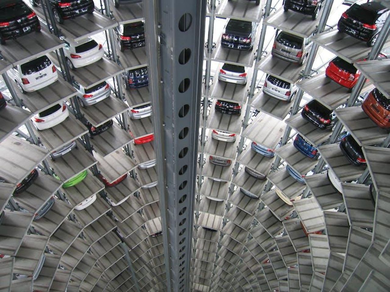 Source: Pixabay - pexels - A vertical view of a spiral multi-storey car park filled with vehicles.