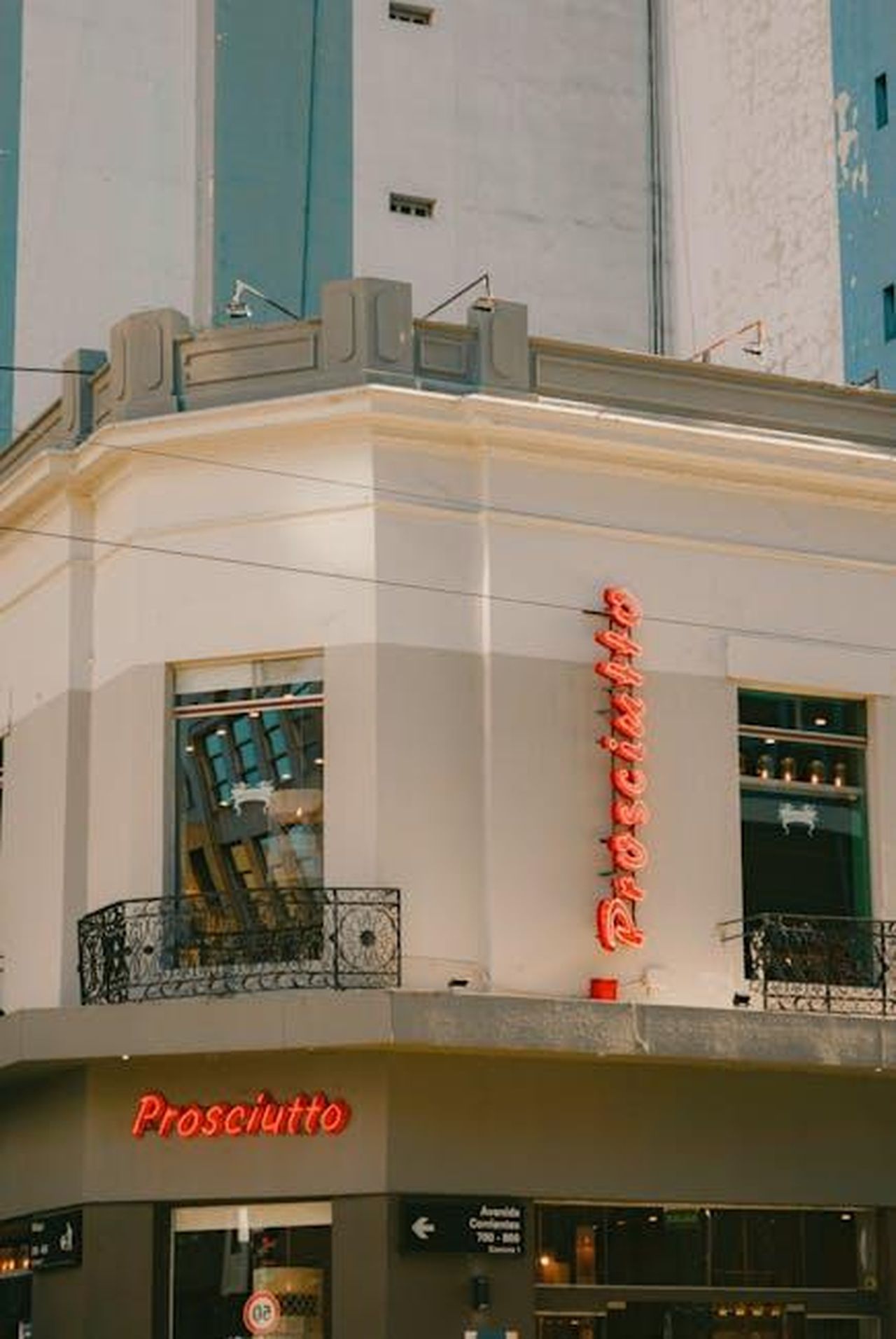 Source: Lucas Agustín - pexels - Corner building with a prosciutto sign and urban architectural details.