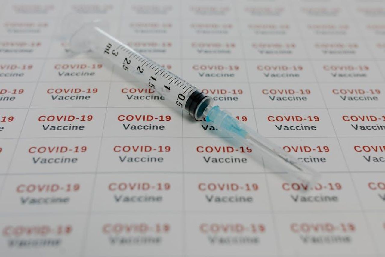 Source: Tara Winstead - pexels - A syringe on COVID-19 vaccine labels, symbolizing medical research and vaccination efforts.